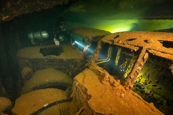 Hoki Maru Trucks
